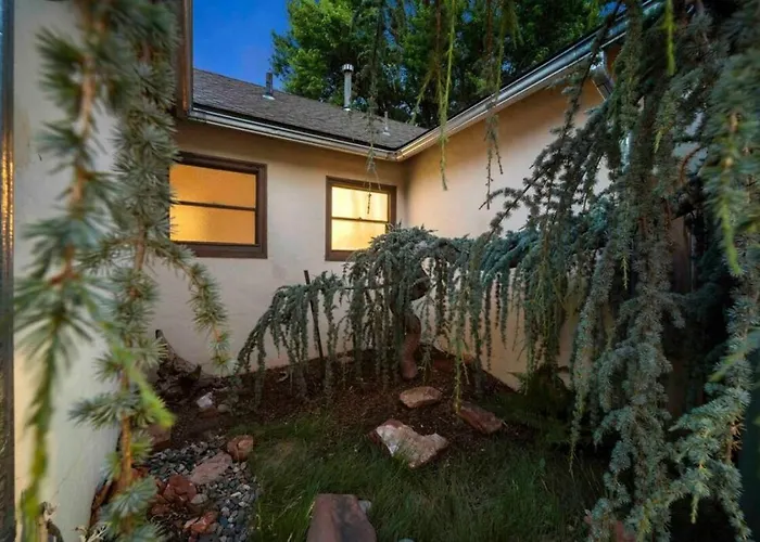 Stylish 1920s Downtown Unit With Hottub Flagstaff