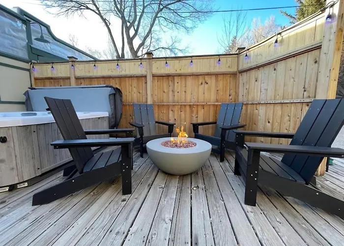 Stylish 1920s Downtown Unit With Hottub * Flagstaff