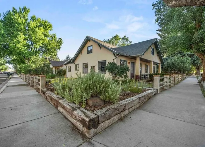 Stylish 1920s Downtown Unit With Hottub * Flagstaff