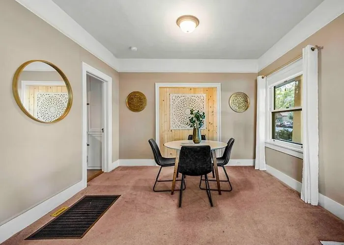 Stylish 1920s Downtown Unit With Hottub Casa vacanze