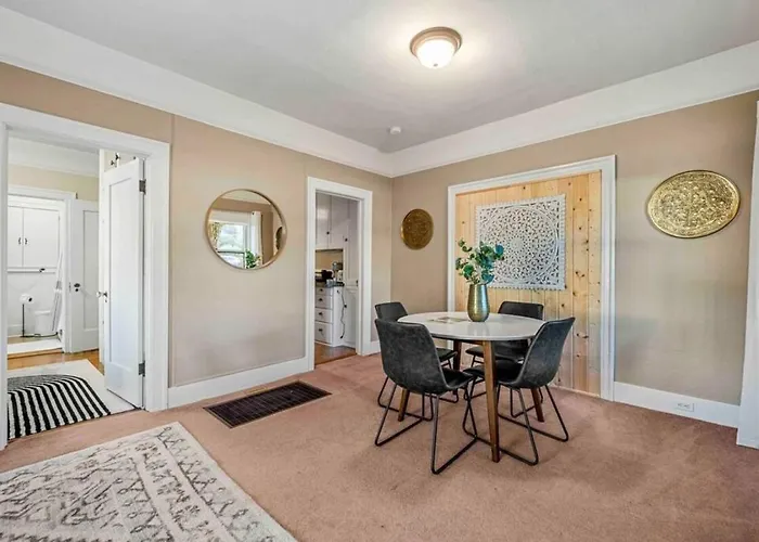 Casa vacanze Stylish 1920s Downtown Unit With Hottub